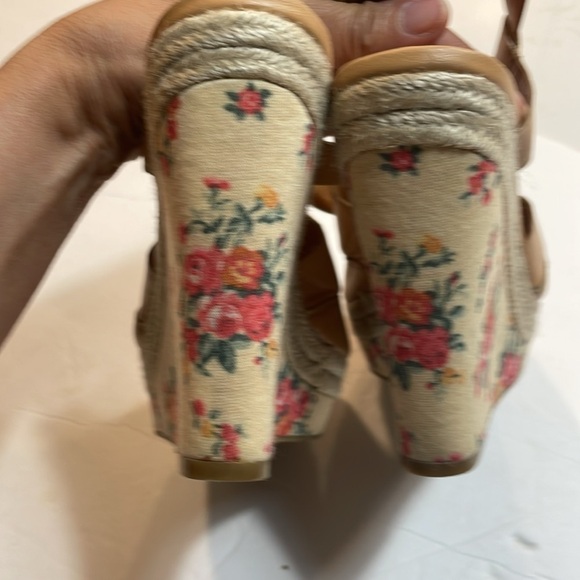 Jessica Simpson’s Floral Wedge Espadrille Tan criss cross sandals size 7 - Picture 5 of 7